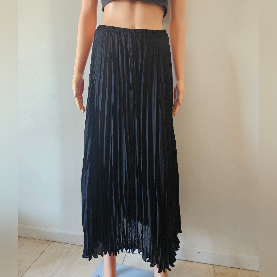 Vintage Moda International Black Pleated Midi Skirt